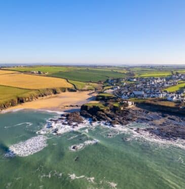 What are the best beach restaurants in Cornwall?